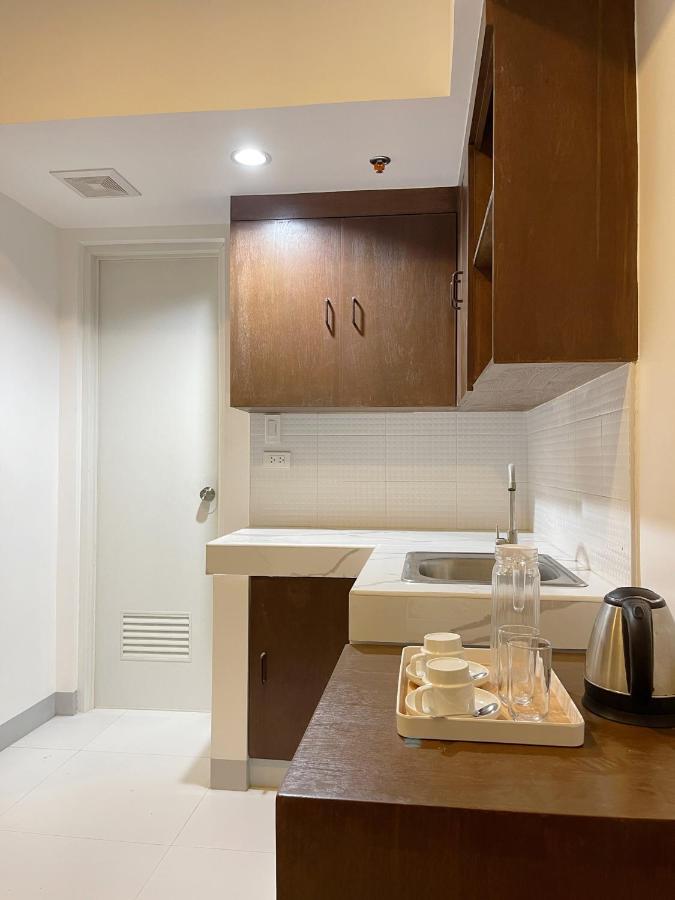 Airo Suites Makati Pasay Exterior photo