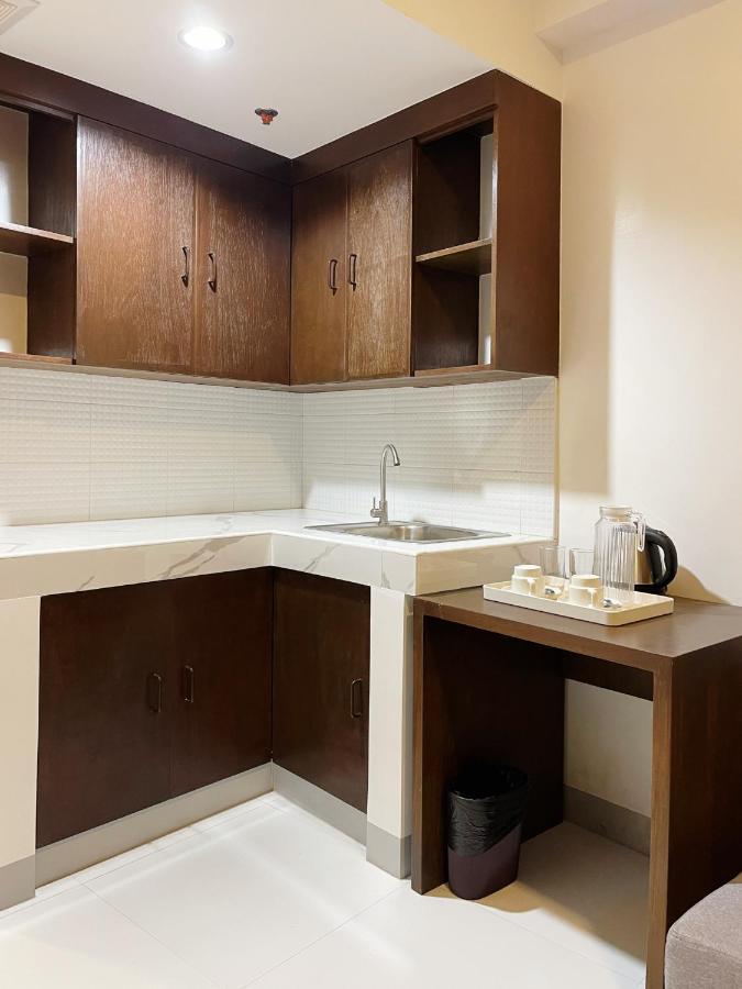 Airo Suites Makati Pasay Exterior photo