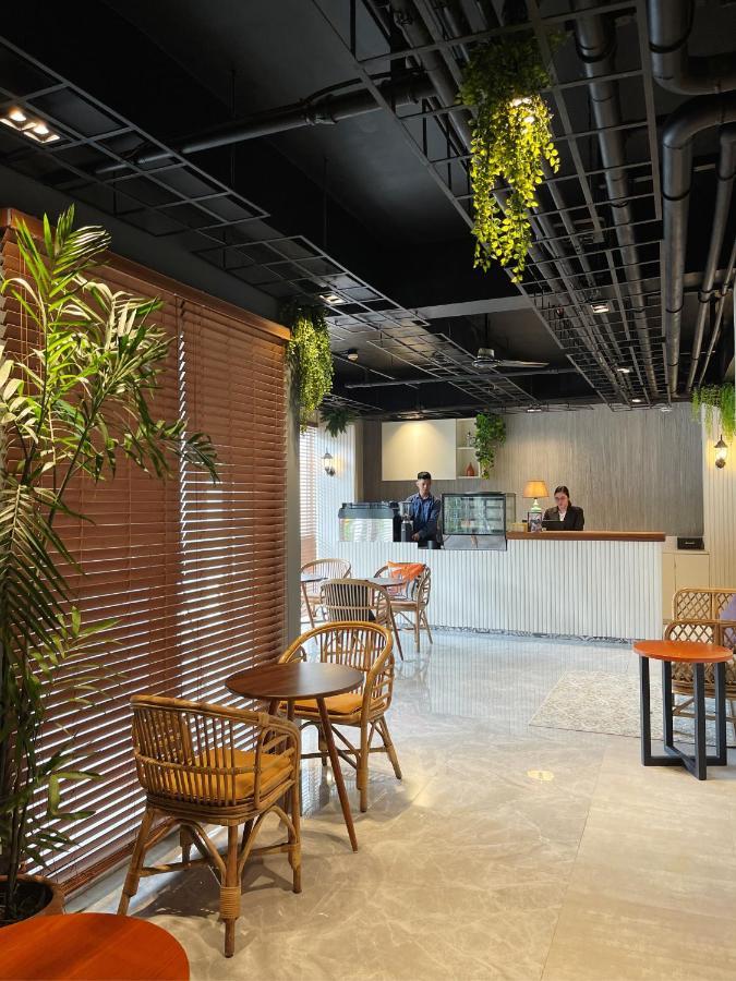 Airo Suites Makati Pasay Exterior photo