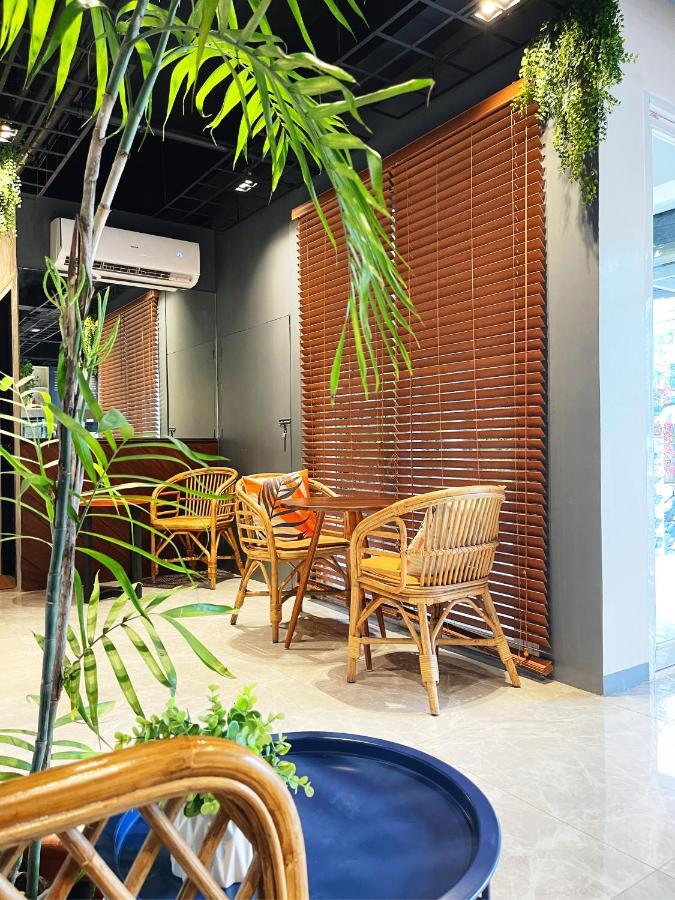 Airo Suites Makati Pasay Exterior photo