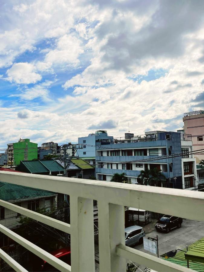 Airo Suites Makati Pasay Exterior photo