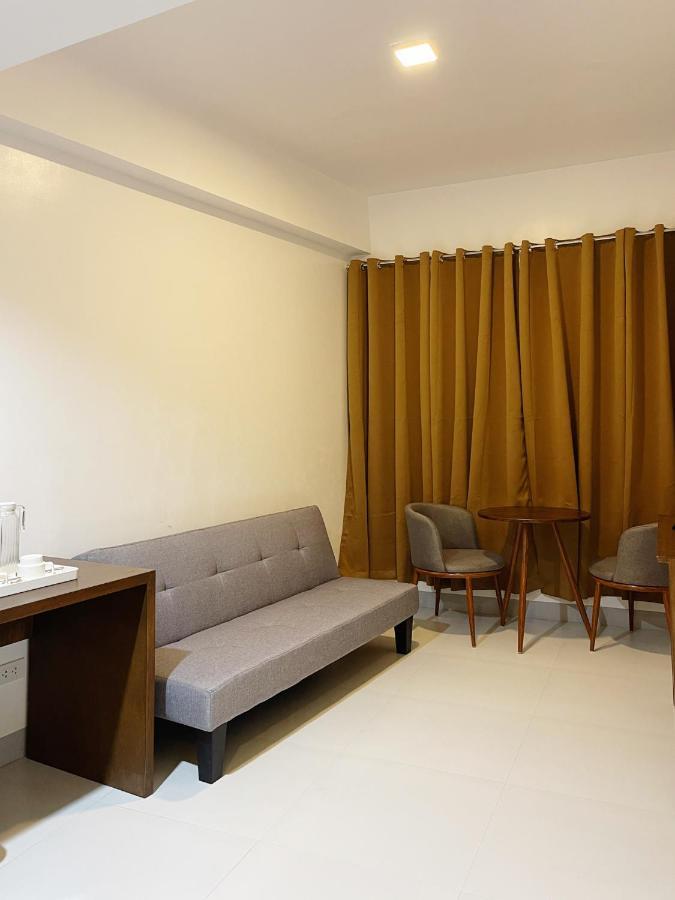 Airo Suites Makati Pasay Exterior photo