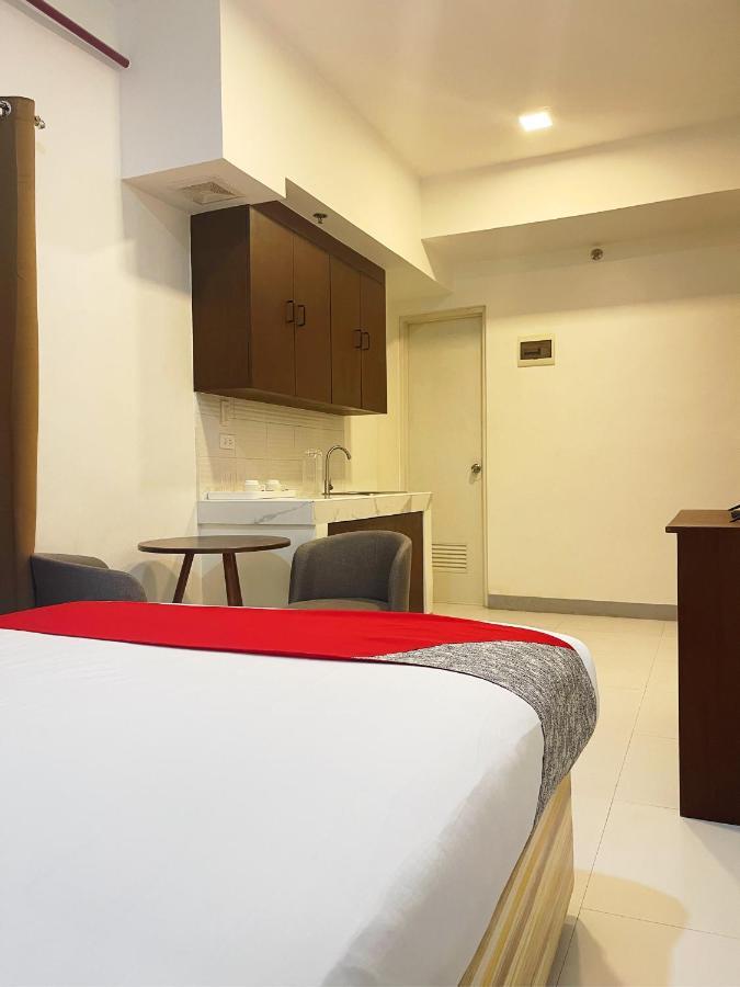 Airo Suites Makati Pasay Exterior photo