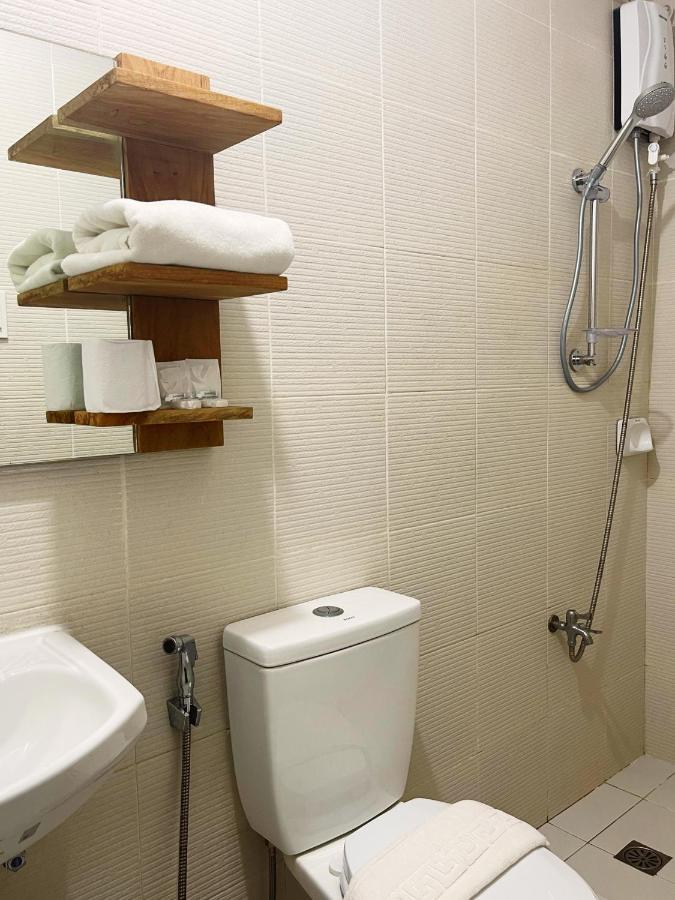 Airo Suites Makati Pasay Exterior photo
